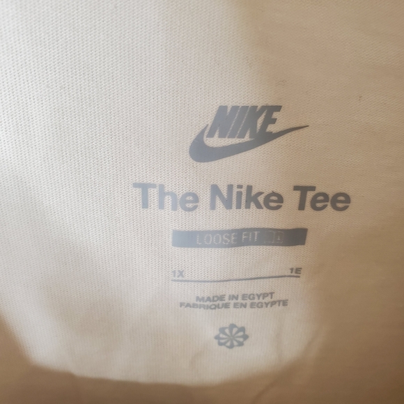 Nike sportswear loose fit plus cream tee shirt new womens Activewear top - Picture 5 of 5